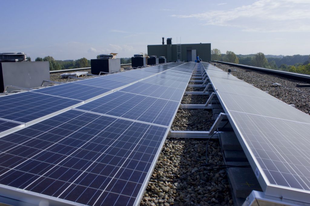 Start plaatsing zonnepanelen Maasland