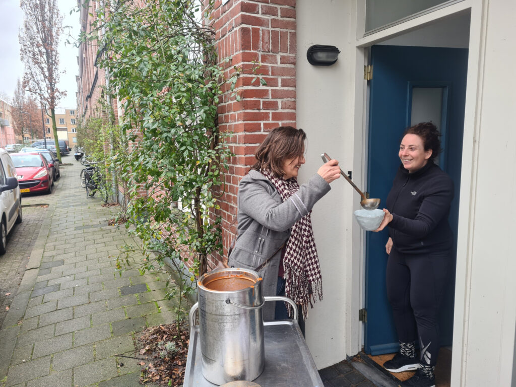 We deelden heerlijke kopjes soep uit aan onze huurders